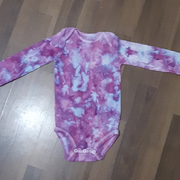Tie dye 12month onesie bundle - Picture 4 of 4